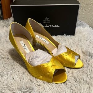 Nina Contesa Citron Yellow Crystal Satin Peep-Toe Mid-Heel Pumps Heels